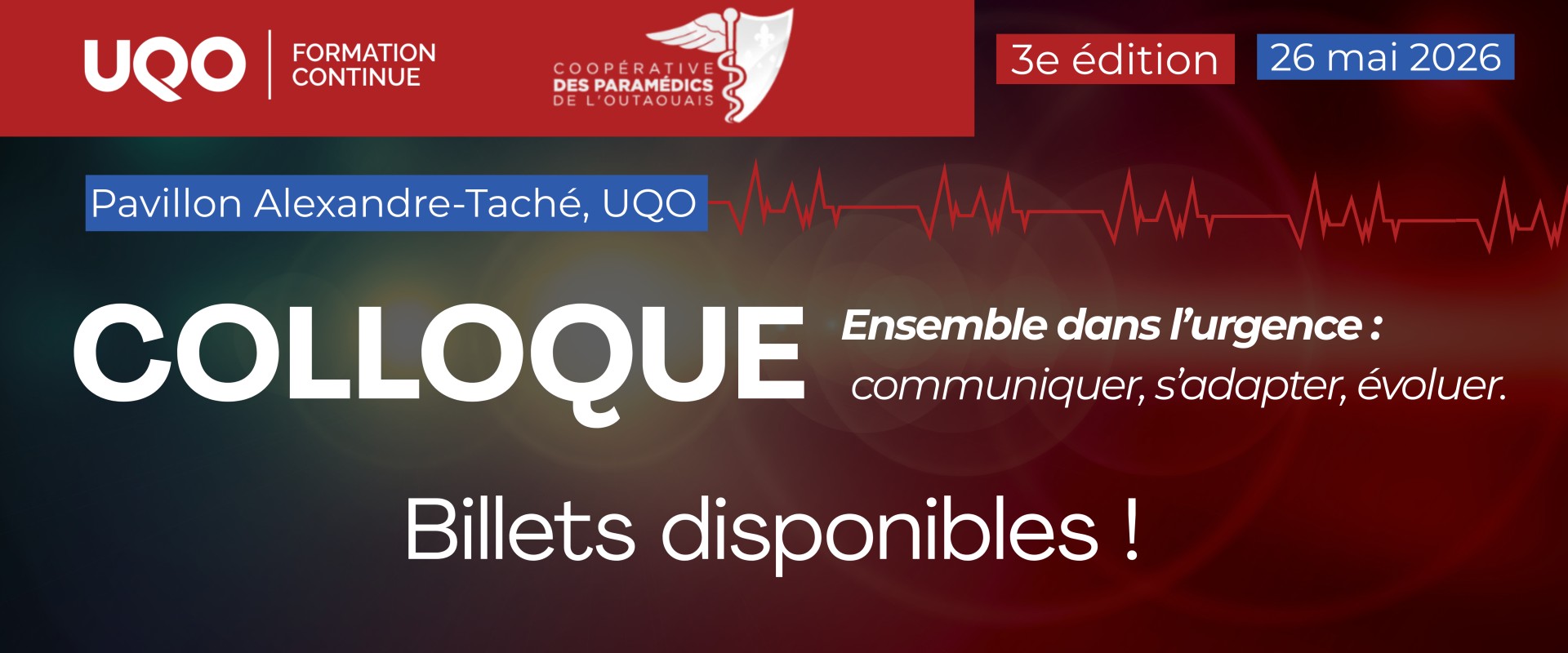 Un ambulancier de dos qui fait face à son ambulance